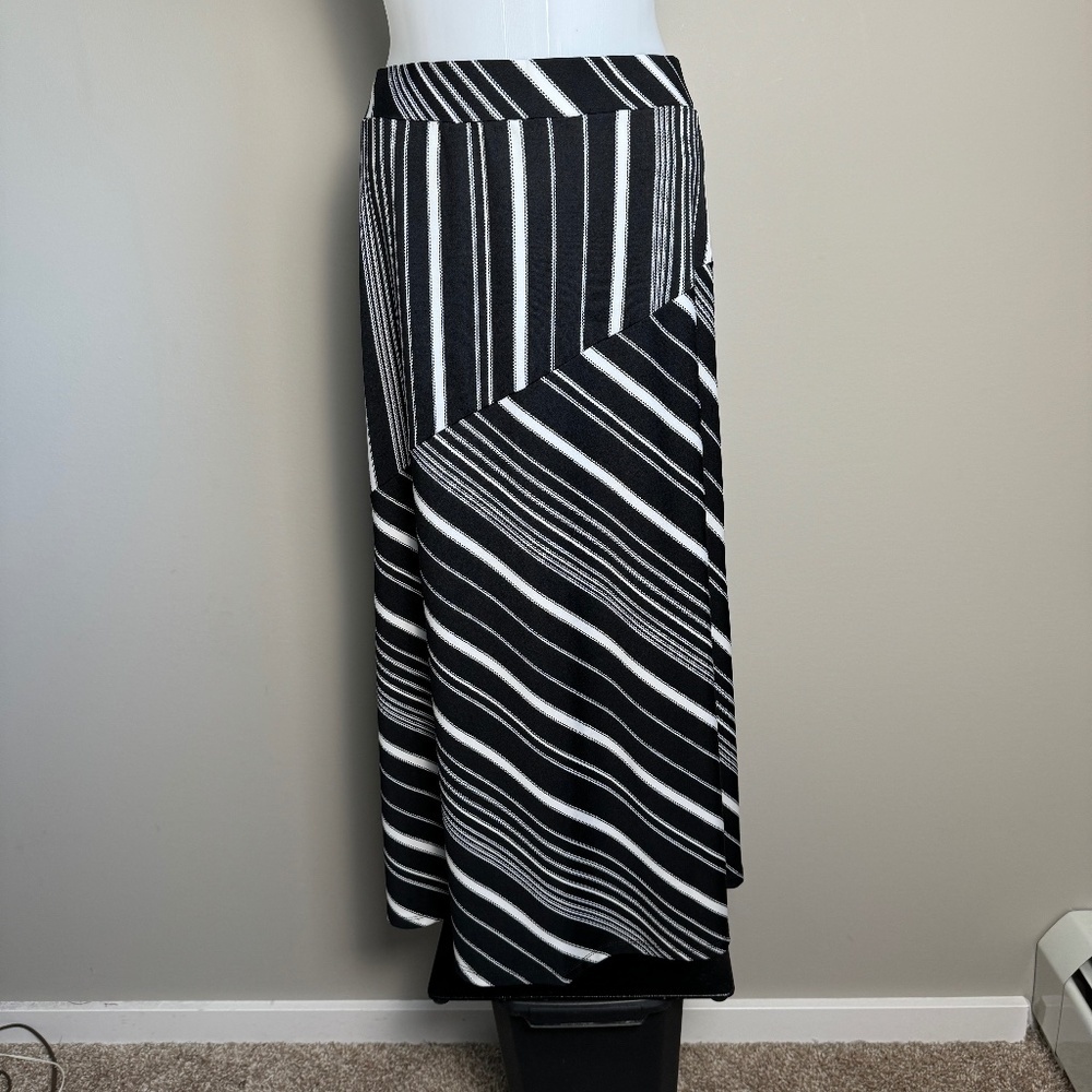 VAMP Women's Black/White Vintage Pull On A-Line Maxi Skirt Size Small Geometric